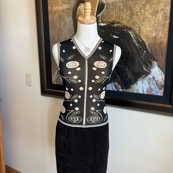 Chanel Top Black/Brown Tan Camelia Design Size 36/ US 4-6. - Picture 5 of 15